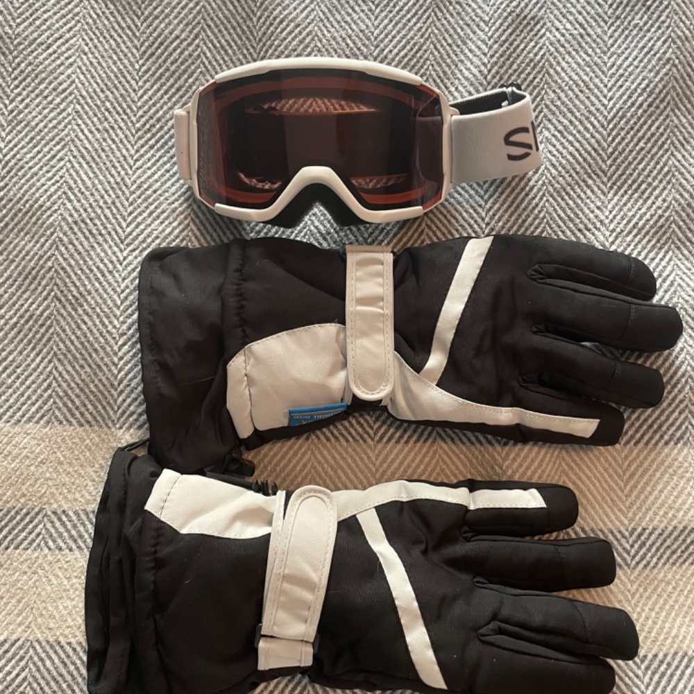 Smith ski goggles and gloves